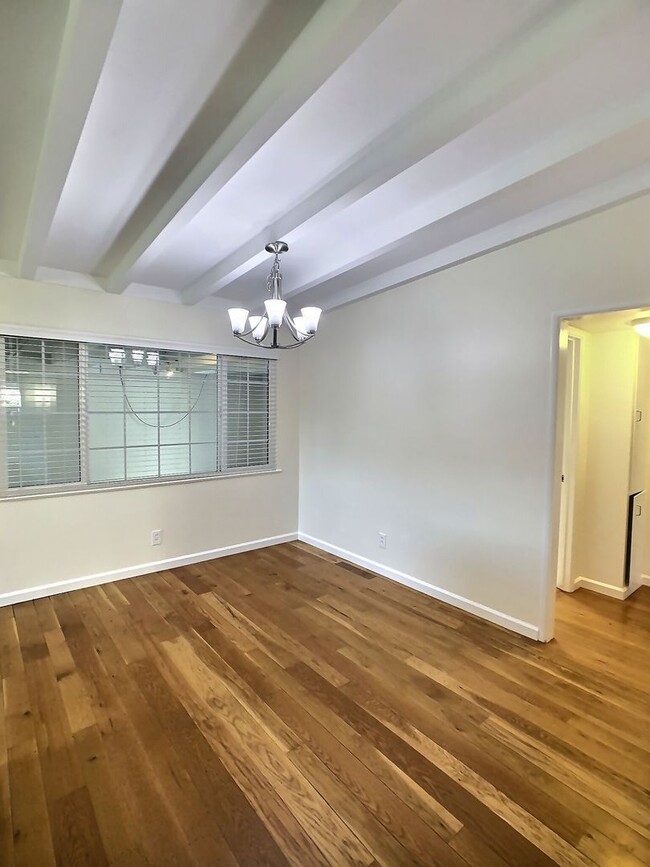 Building Photo - Saratoga 3 Bedroom House