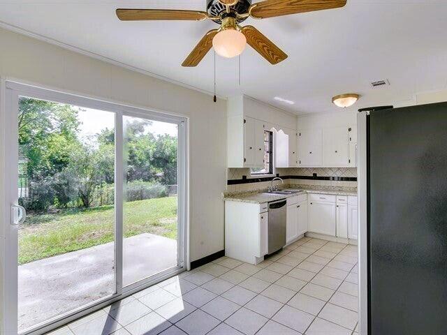 Foto del edificio - 2824 Meadowbrook Dr