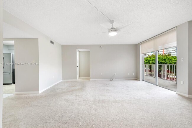 Foto del edificio - 1300 NE Miami Gardens Dr