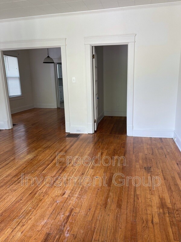Foto del edificio - 1104 Melbourne Ave NE