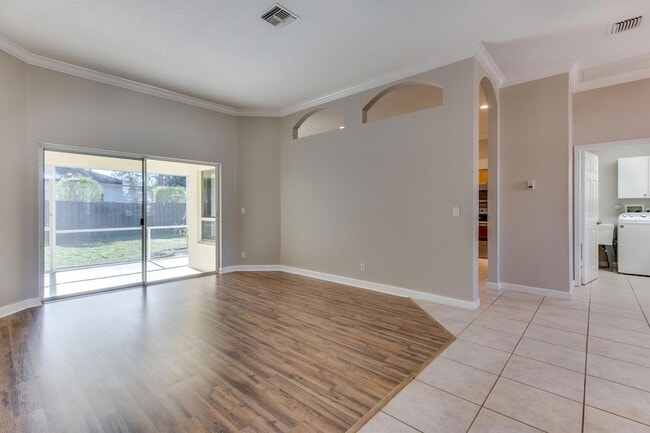 Photo - 14185 Greentree Dr House