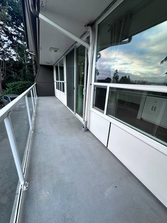 Building Photo - 2012 Thorndyke Ave W