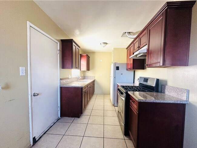 Foto del edificio - 3661 Webster Ave