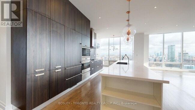 Building Photo - 295 Adelaide St W