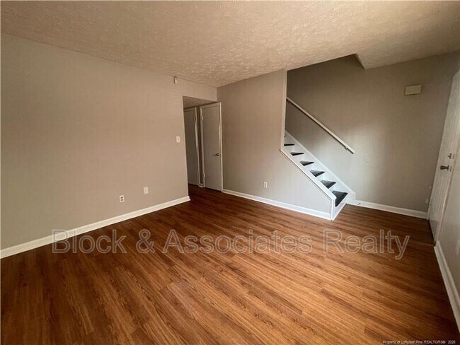 Foto del edificio - 4971 Galveston Dr