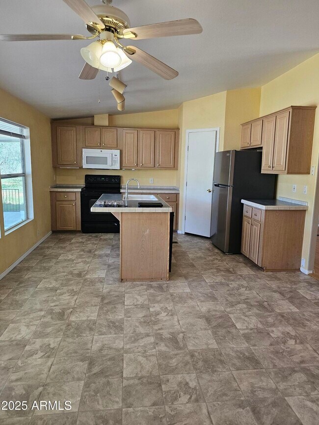 Building Photo - 4424 S Santa Lucia Ave