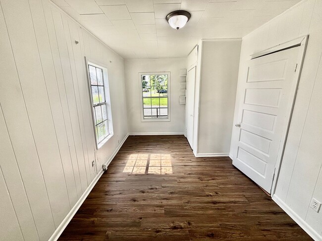 Foto del edificio - AFFORDABLE DUPLEX IN RAYNE!