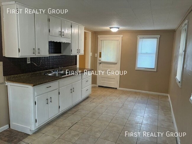 Building Photo - 2434 Forest Home Ave