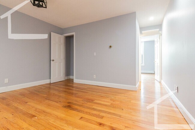 Foto del edificio - What a deal - Avail for May or June! Allston 1-bed with Heat/Hot Water Incl
