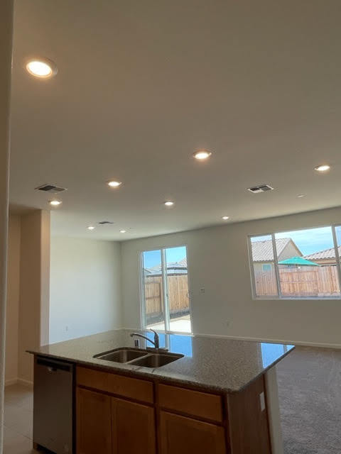 Building Photo - 3592 Pacifica Dr