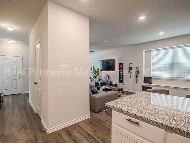 Foto del edificio - 5632 Shore Point Trl