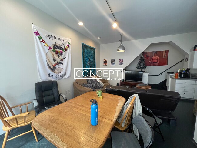 Building Photo - 160 E Berkeley St