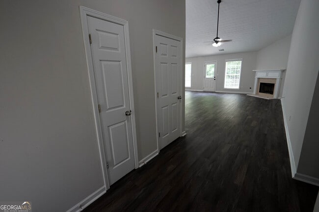Building Photo - 58 Red Tail Rd