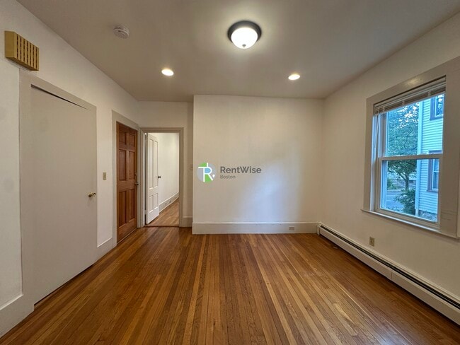 Building Photo - 333 Medford St