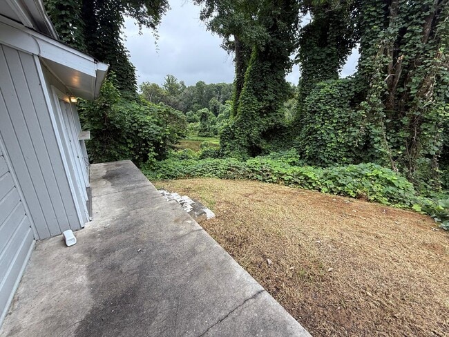 Building Photo - 1500 Lake Village Dr