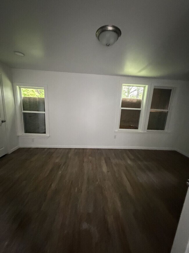 Foto del edificio - Spacious 4-Bedroom, 2-Bath House – Unfurnished