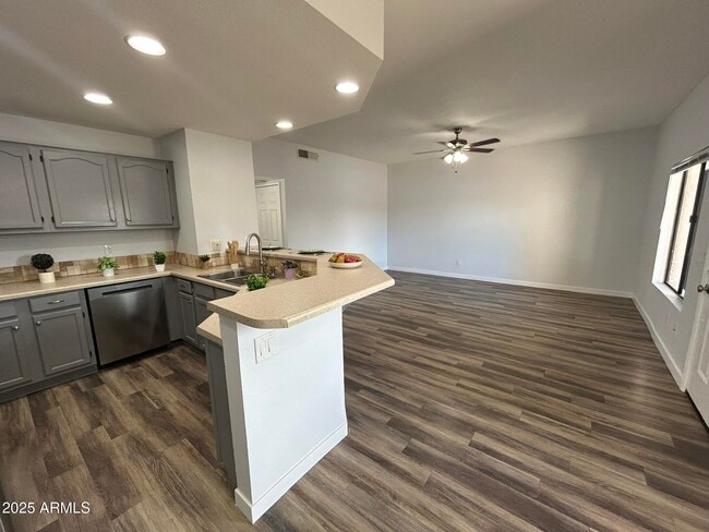 Foto del edificio - 11666 N 28th Dr