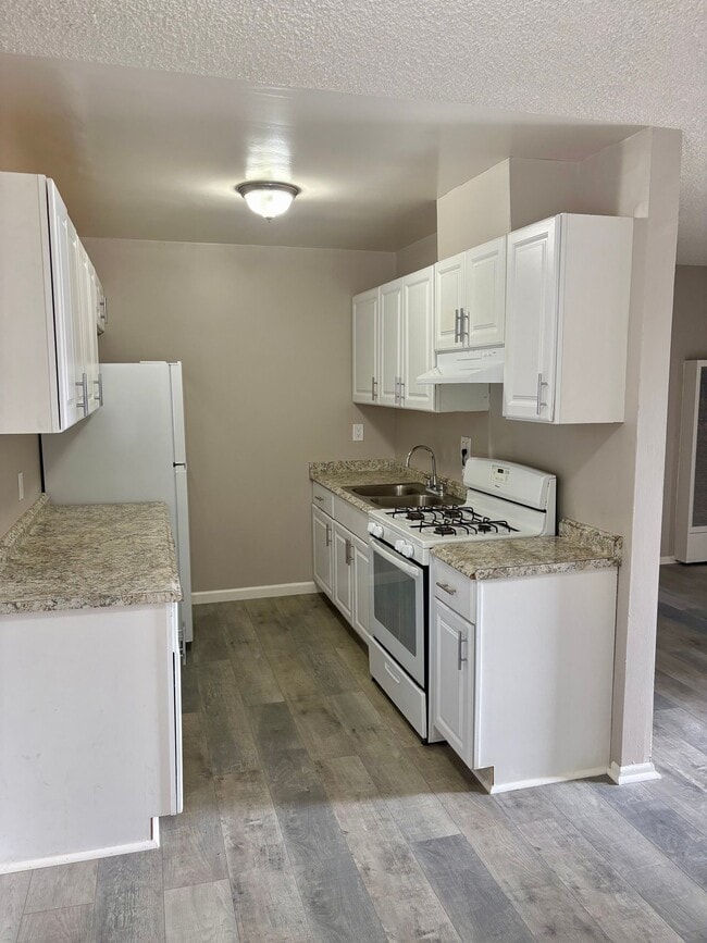 Photo - 409 N Los Robles Ave (Pasadena, CA) Apartment