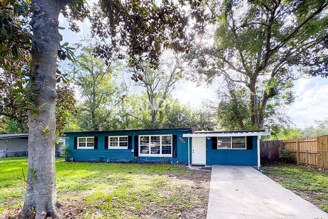 Building Photo - 2145 Bourget Dr