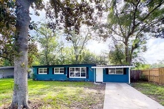 Building Photo - 2145 Bourget Dr