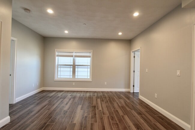 Building Photo - 9 Dehon St