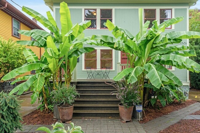 Photo - $300 move-in special! Beautiful 2-bdrm/1-bath main-level duplex—W/D, shared backyard, storage, of... Apartment