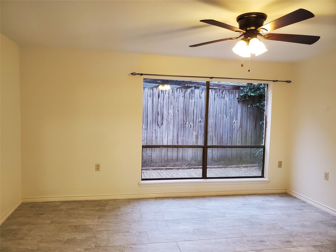 Foto del edificio - 12139 Gladewick Dr