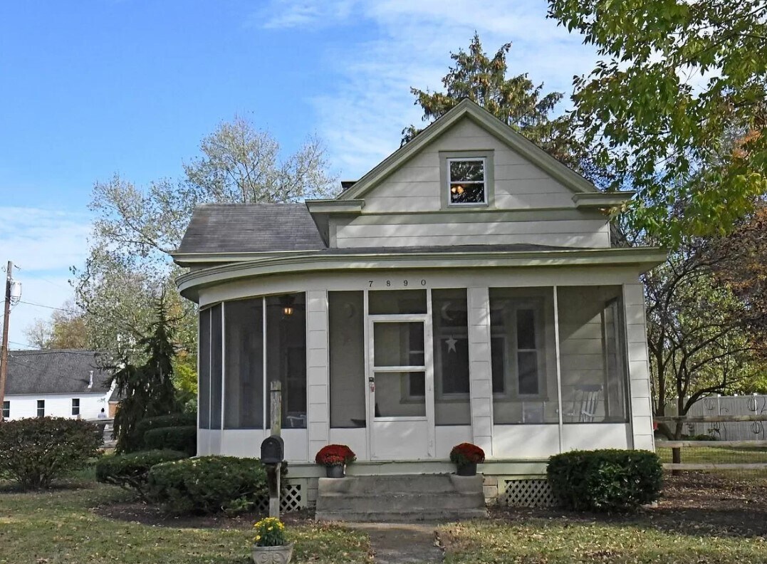 Primary Photo - 7890 Clement St