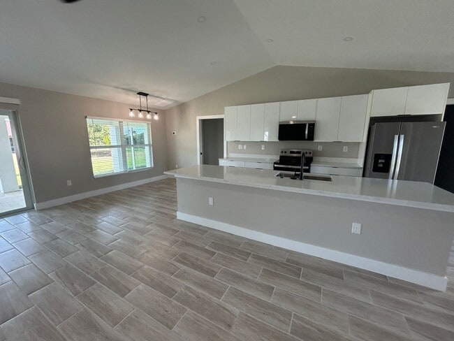 Building Photo - 2106 Nelson Rd N