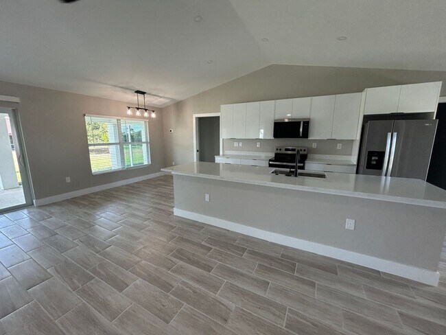 Foto del edificio - 2106 Nelson Rd N