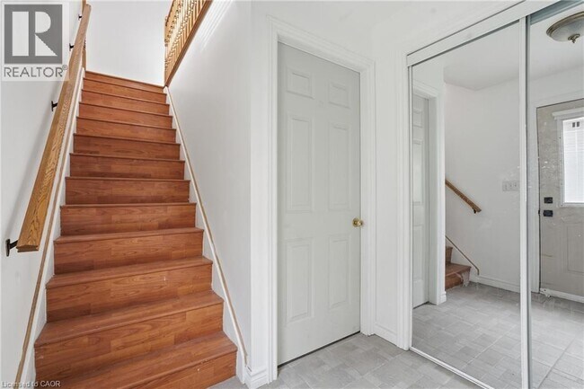 Photo du bâtiment - 1049 Glencairn Ave