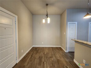 Building Photo - 549 Creekside Frst