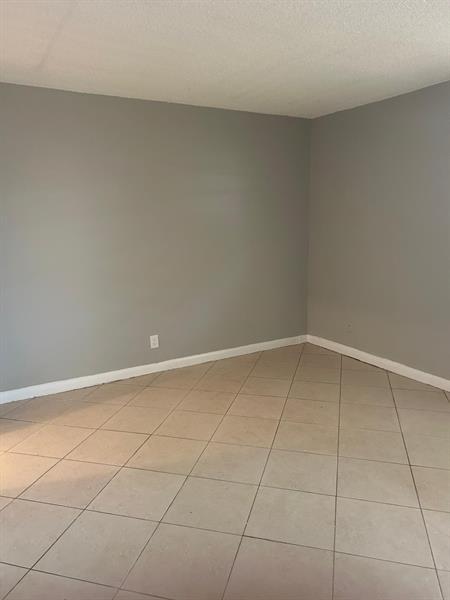 Foto del edificio - 3109 NW 2nd Terrace