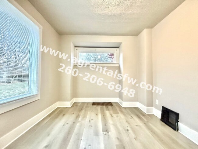 Building Photo - 2 Bedroom House