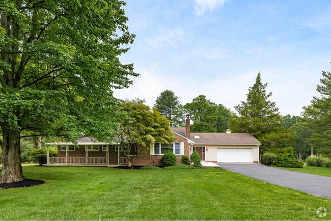 Building Photo - 721 Featherbed Ln