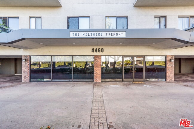 Foto del edificio - 4460 Wilshire Blvd