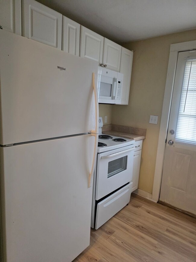 Building Photo - Two-story, 2 bedroom, 1 1/2 bath home