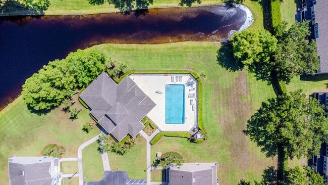 Foto del edificio - 1390 Hampton Park Ln