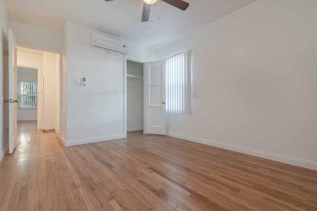 Building Photo - 1448 S Sherbourne Dr