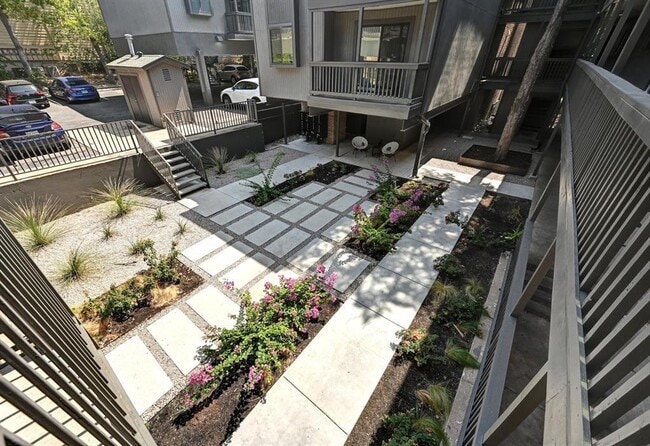 Foto del edificio - 3301 Red River St