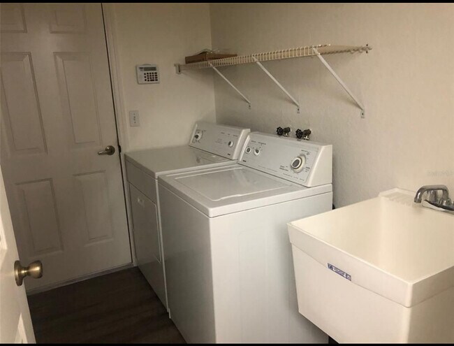 Foto del edificio - 4339 Millwood Rd