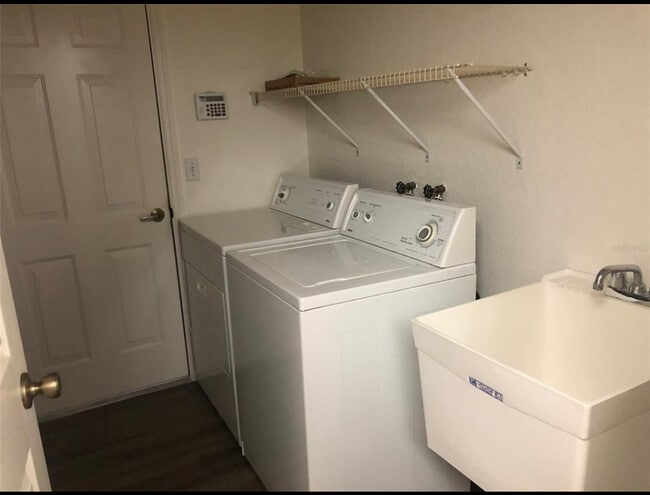 Building Photo - 4339 Millwood Rd