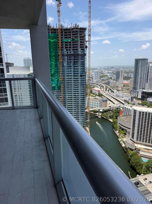 Foto del edificio - 475 Brickell Ave
