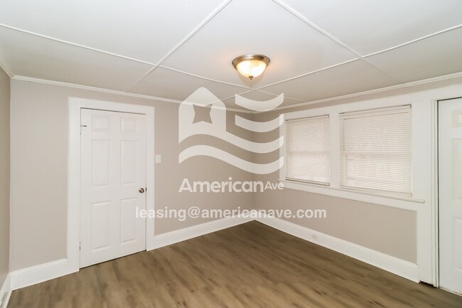 Building Photo - 320 S Cline Ave