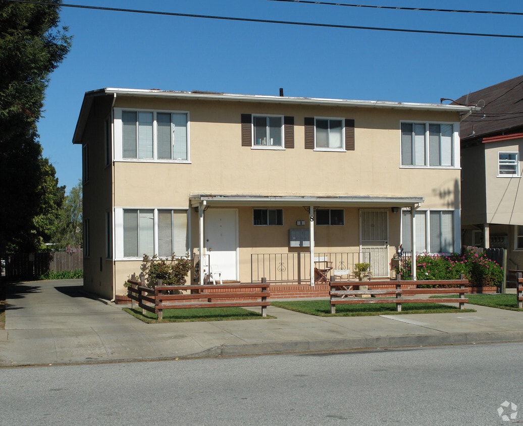 Primary Photo - 8 Howard Ave
