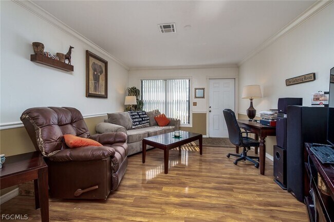 Foto del edificio - 9639 Eaton Gardens Ln