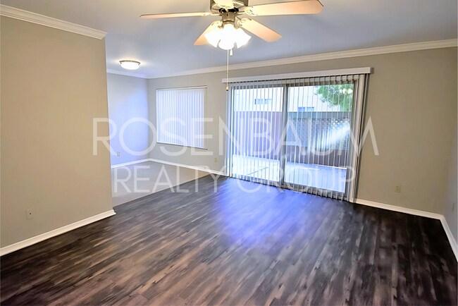 Building Photo - Beautiful 2-beds, 2-baths ground-level cor...