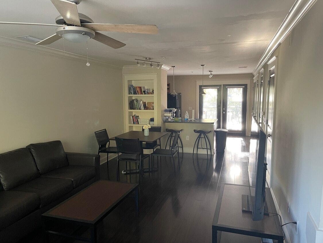 Foto principal - 1367 SW 51st Blvd