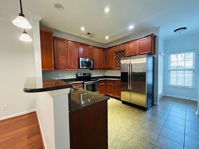 Building Photo - Maintenance Free Beautiful 2 bedroom 3.5 b...