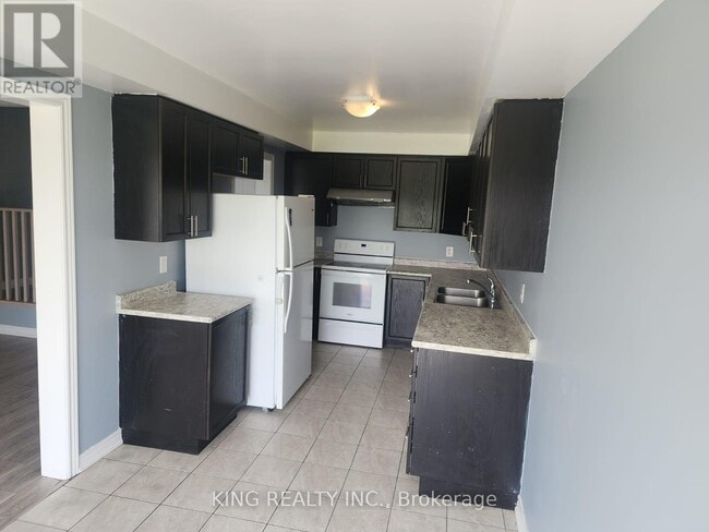 Building Photo - 344 Krotz St W